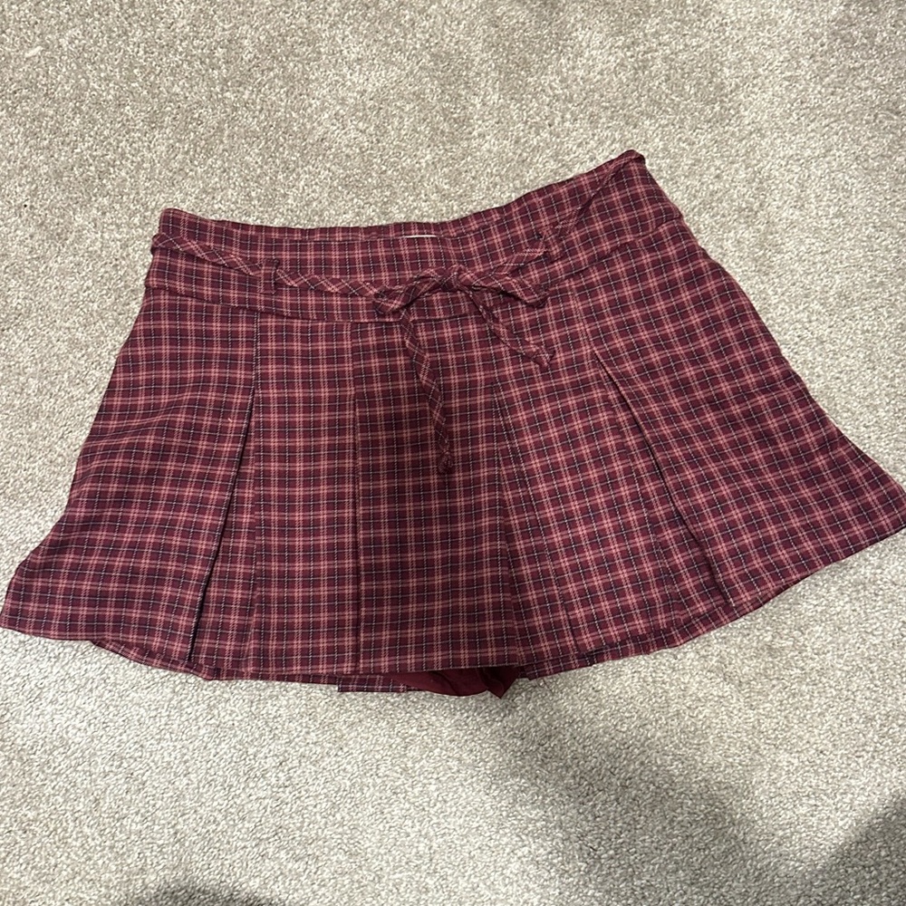 hollister red pleated skirt